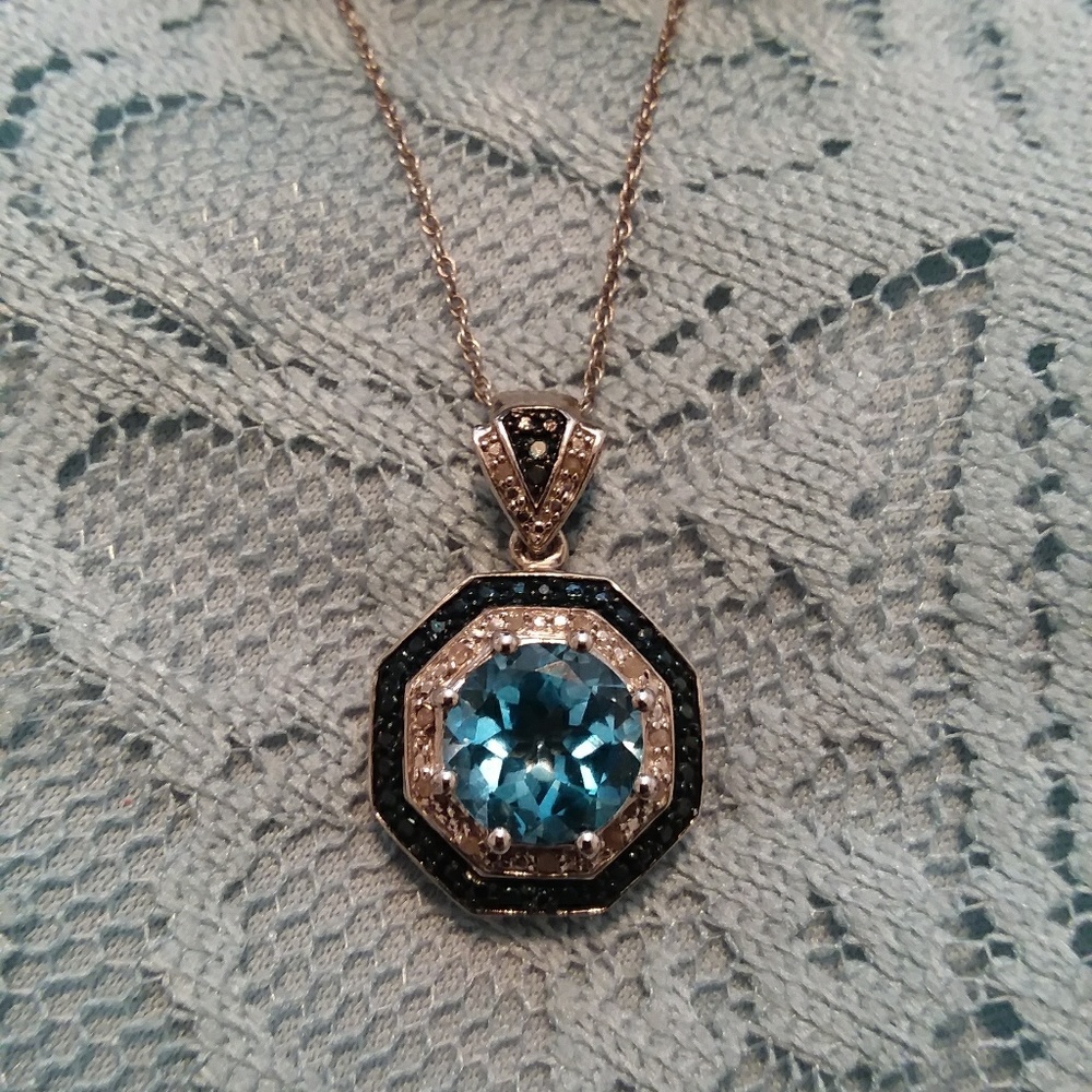 Neclace and Earring Set - Picture 2 of 3